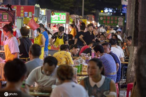 深圳宝安盐田街夜市开放 夏天的夜晚逛吃逛吃惬意自在！-荔枝网图片