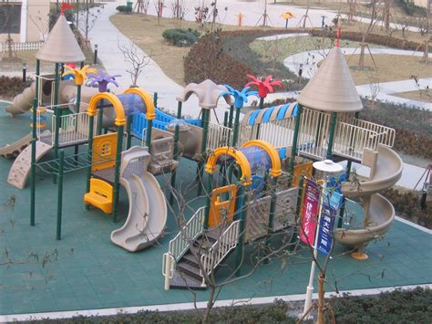 小区里的儿童游乐场高清图片下载-正版图片501579548-摄图网