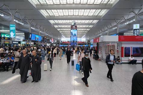 铁路上海站“五一”小长假运输正式启动，预计发送旅客44.7万人次_客流_进站口_车站