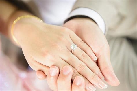 情侣戒指男生戴哪个手指 戒指的戴法及含义 - 中国婚博会官网