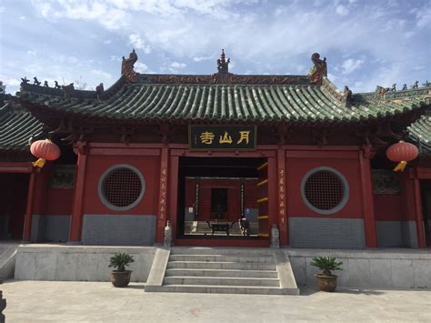 江苏人气最旺的寺庙，称南朝第一寺，还赠送三炷香，就在南京
