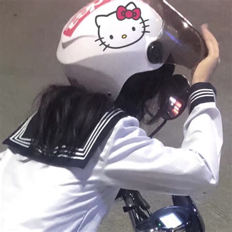 温柔的头像机车女生