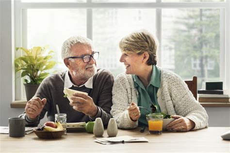 【图】60岁的男人喜欢什么样的女人 只有这三类能获得他们的青睐_喜欢_伊秀情感网|yxlady.com
