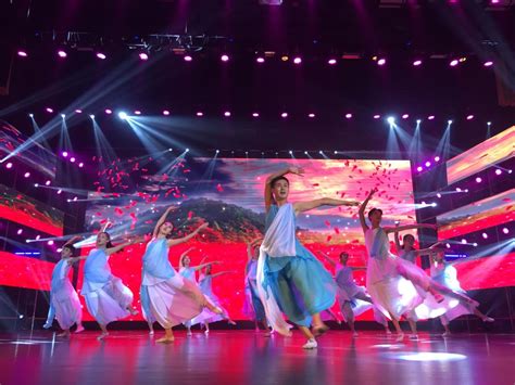2021年青海省西宁市第二期“健康中国 一起舞吧！”中国排舞广场舞公益行培训顺利举办_红色