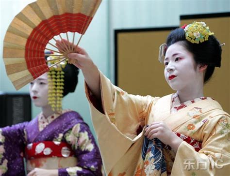 日本歌舞伎真的等于豪门吗，它"传男不传女"的背后又有什么秘密