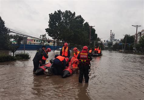北京此轮暴雨灾情已转移群众12.7万人 紧急救援仍在进行中