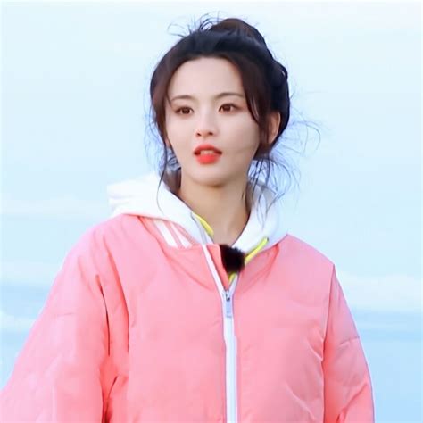 杨超越微信头像甜美女生