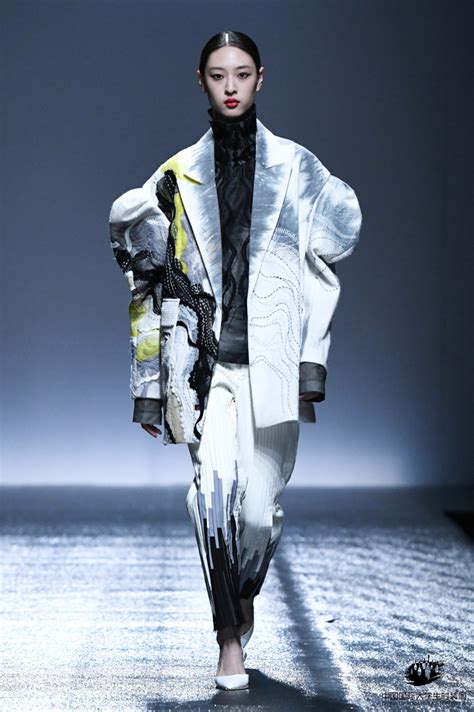 时尚发布 | 蓝色经典："客家衣锦"品牌发布秀@2022江西纺织服装周-韩国服装设计师-中韩时尚网