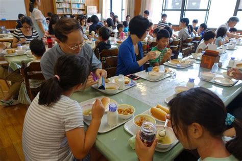 日本学校做好营养午餐后 为什么首先送给校长食用_配餐