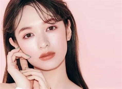 方圆脸甜美女生照片头像
