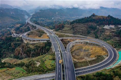全线首座特大桥双幅合龙 黔江区过境高速预计今年建成 - 液压汇