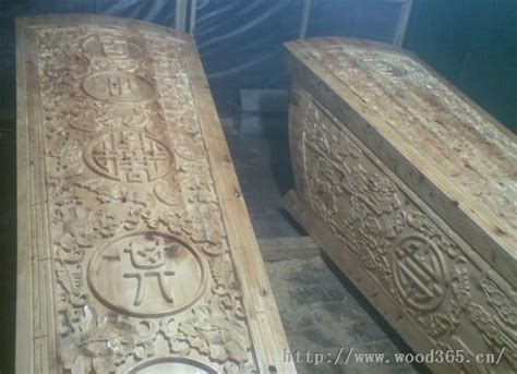 棺材雕刻机价格,大型棺材深浮雕雕刻机价格,柏木棺材浮雕雕刻机价格