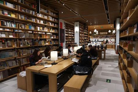 对，你身边的覔书店就是“中国最美书店”|书店|方城|城市_新浪新闻