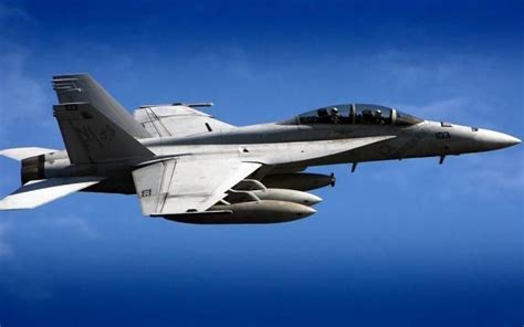 F/A-18战斗攻击机（绰号：“大黄蜂攻击战斗机” Hornet Strike Fighter）_1130105_领贤网