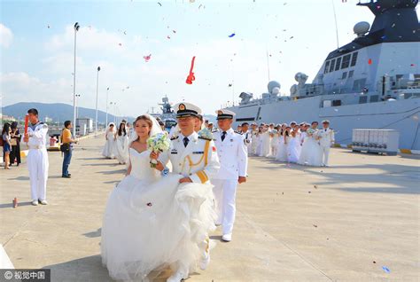 驱逐舰队办集体婚礼 新人颜值爆棚-军婚资讯-5281军婚网