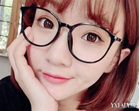 甜美女生头像眼镜