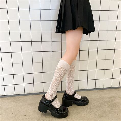 白袜妹子腿图片