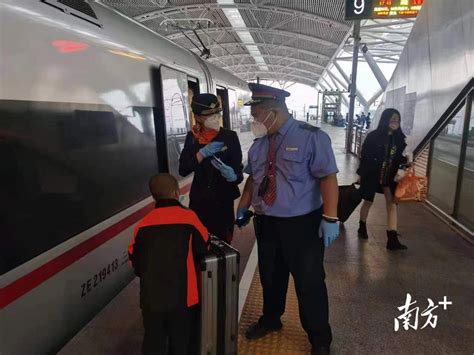 旅客列车高清摄影大图-千库网