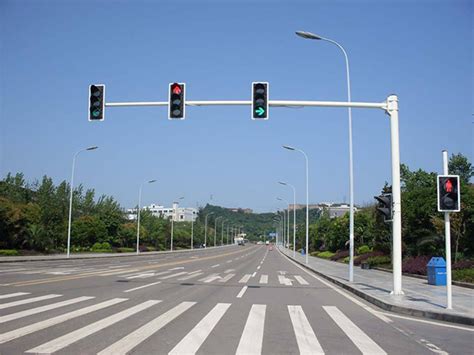 十字路口红绿灯规则（各种红绿灯走法图解）