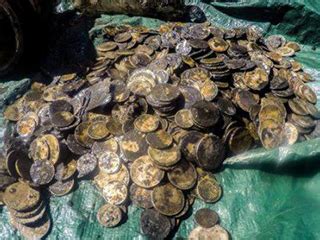 鲁滨逊岛宝藏之谜,被埋地下15米处值约130亿美元(史上最大宝藏)-小狼观天下
