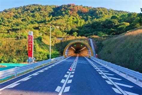 广东潮州S221省道线进行路面改造工程，双向两车道，路基宽10米|沥青|省道|潮州_新浪新闻