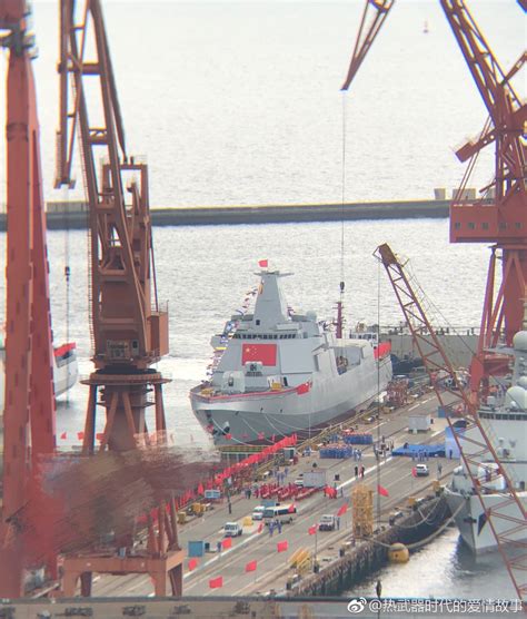 两艘055型万吨大驱南昌舰和拉萨舰先后服役，时隔仅14个月_凤凰网视频_凤凰网