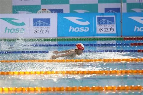 安徽芜湖：消防救援人员开展游泳技能对抗赛-人民图片网