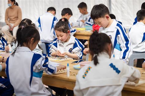 山东省人民政府 图片新闻 欢声笑语间的“奇妙课堂”