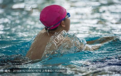 游泳的小男孩元素素材下载-正版素材401494346-摄图网