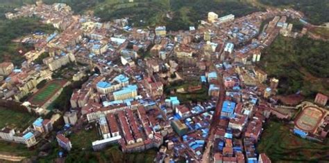 四川省遂宁市蓬溪县“最大”的镇,和重庆接壤,是全国重点镇
