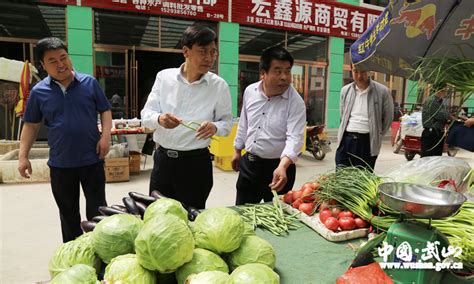 吉网深夜直击丨吉林市最大蔬菜批发市场 每天蔬菜进场量800吨到1000吨左右-中国吉林网