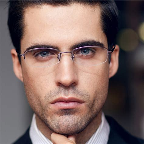 不同年龄段的男士该怎样选择眼镜_亿超眼镜网