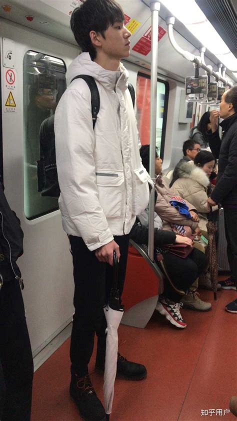 在地铁遇到超级帅的小哥哥是什么体验？ - 知乎