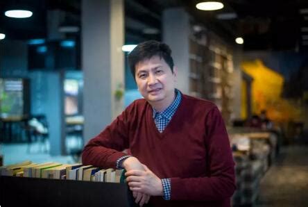 他创作的一首《致中文系》，让无数人落下眼泪 - 教育家 - 新湖南