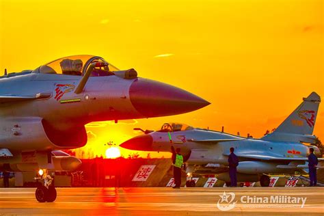 美媒关注中国战机“狗斗”视频 展现出空战的“激情和趣味”|歼-10|中国空军_新浪新闻