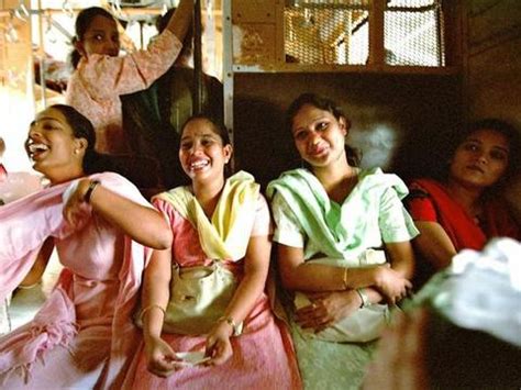 印度拟将女性最低结婚年龄从18岁推迟至21岁 - 三泰虎