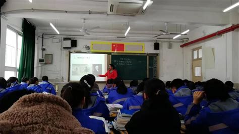 咸阳渭城中学召开“阅读点亮智慧，书香润泽心灵”主题班会