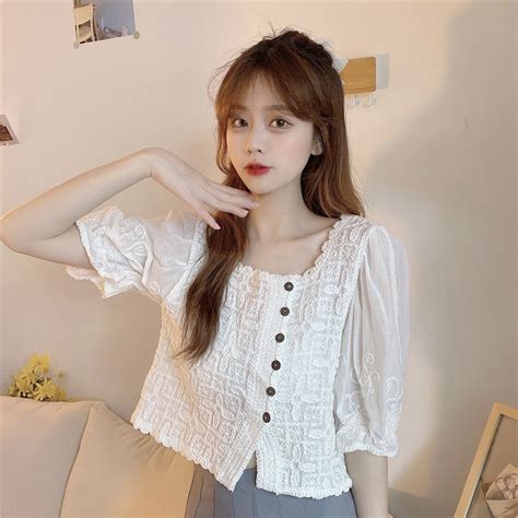 刺绣温柔上衣女生头像