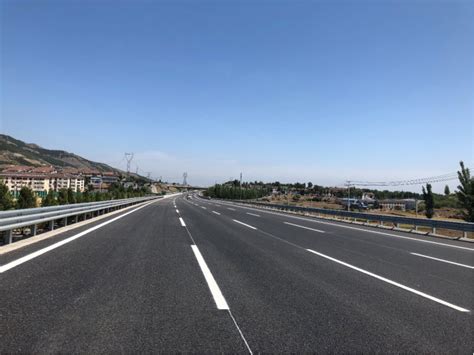 滨莱高速公路改扩建最高桥合拢 全线9月份通车_手机凤凰网