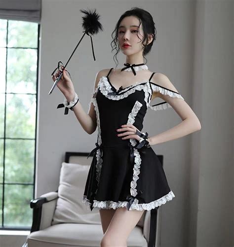 微胖型性感美女吊带蕾丝情趣内衣私房写真图片