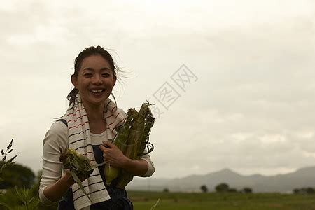 田里的女农民画像—高清视频下载、购买_视觉中国视频素材中心