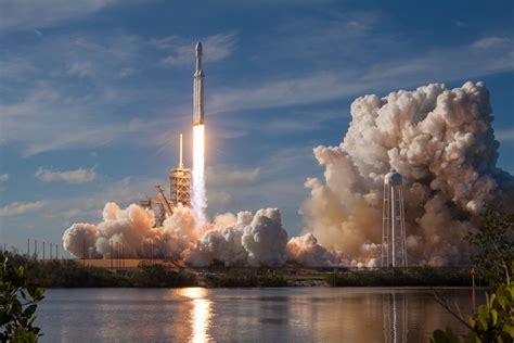 NASA完成火箭发动机测试，预计2024年将人类再次送上月球|宇航员|太空|月球_新浪新闻