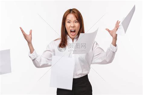 穿着衬衫的愤怒可恶的亚洲女肖像高清图片下载-正版图片504483325-摄图网