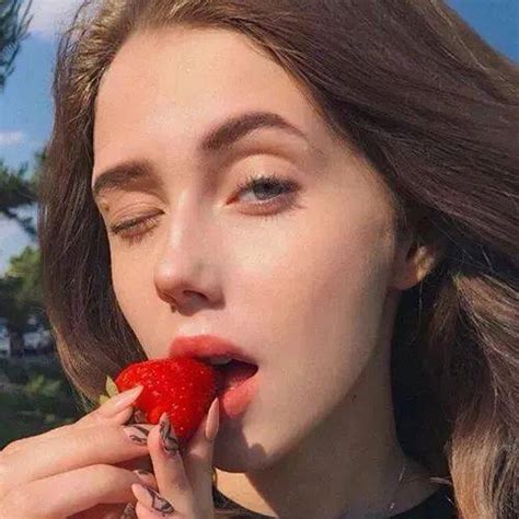 头像甜美风欧美女生