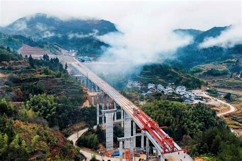 浙江丽水：景宁服务区主线桥单幅顺利贯通__凤凰网
