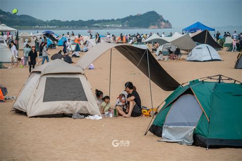 帐篷+海滩，初夏的石老人浴场“人从众”-青报网-青岛日报官网