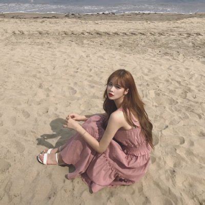海边甜美女生微信头像