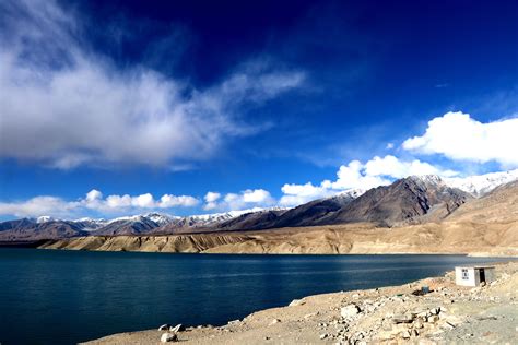 新疆的南疆北疆怎么划分？疆南和疆北哪个风景更好？南疆和北疆的区别 - 必经地旅游网