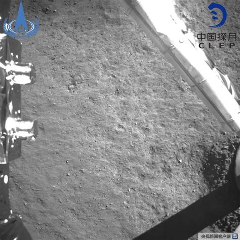 嫦娥四号成功着陆月背！传回世界首张近距拍摄月背影像图