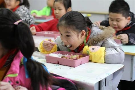 课后服务、午餐午休全覆盖！深圳打造有温度的教育-新闻速递-深圳市教育局门户网站